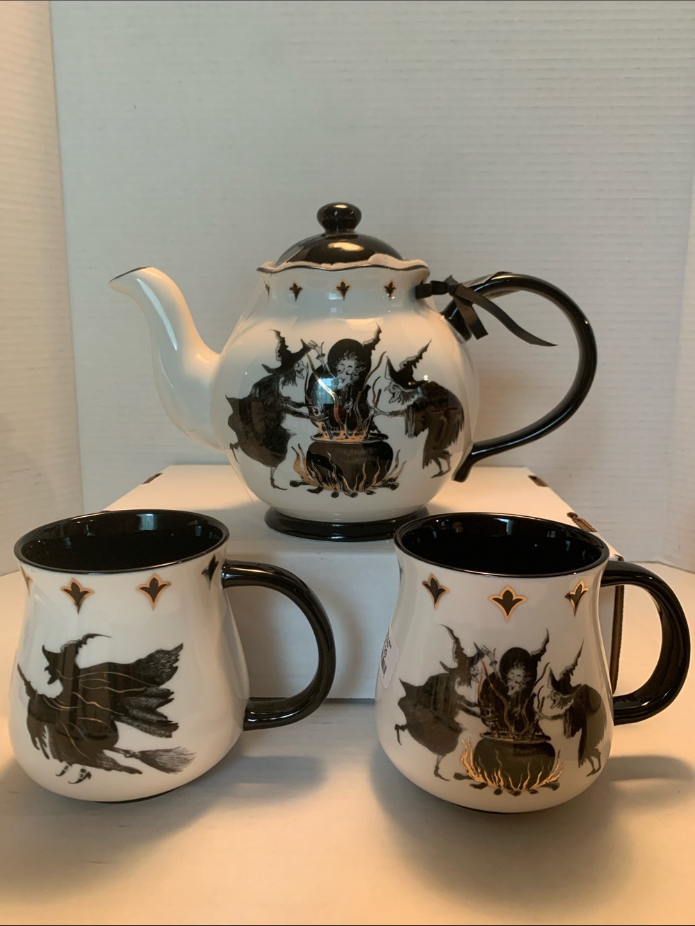 Potter’s Studio Witches Brew Flying Witch Cauldron Teapot Halloween Mug Set NEW